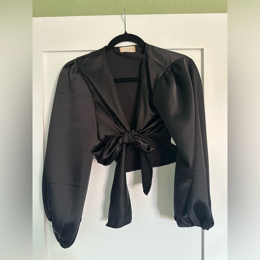 Altar’d State blouse. Perfect with high waisted pants. Size small.